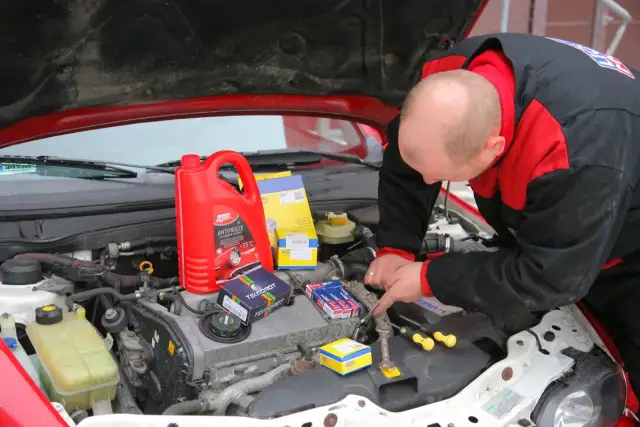 Ile kosztuje serwis samochodu? Sprawdź, jak uniknąć wysokich rachunków za naprawy