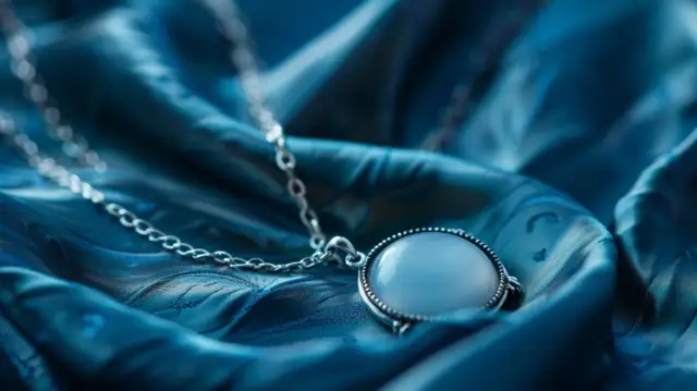 Kamień księżycowy naszyjnik: Znaczenie i moc księżycowego kamienia