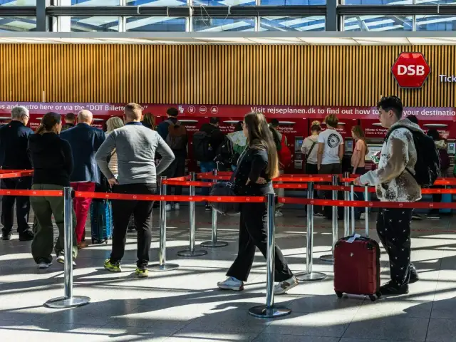 Co sprawdzają na lotnisku papierkiem? Niezwykłe fakty o kontroli bezpieczeństwa