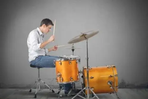 Z czego składa się perkusja? Poznaj kluczowe elementy zestawu