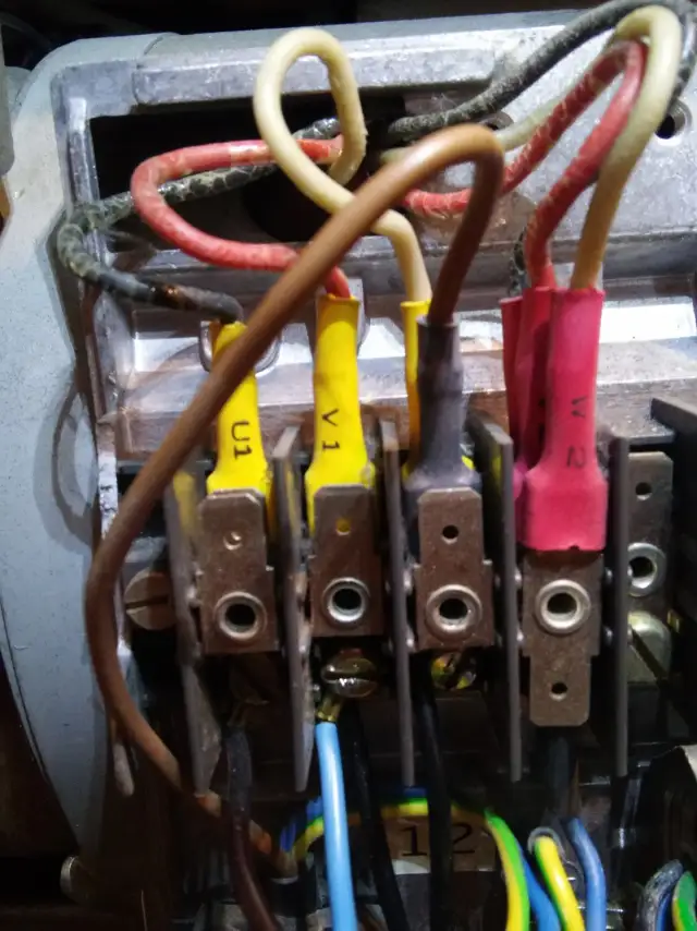 Jak bezpiecznie podłączyć silnik 230/400 V? Schematy i wskazówki krok po kroku