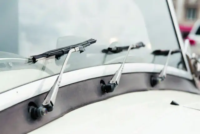 Kto wynalazł wycieraczki samochodowe? Niezwykła historia i wynalazcy