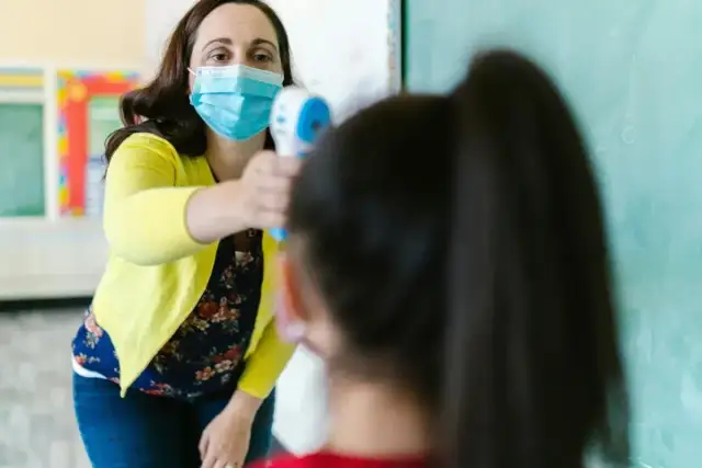 Ile zarabia pielęgniarka szkolna? Zaskakujące fakty o pensjach