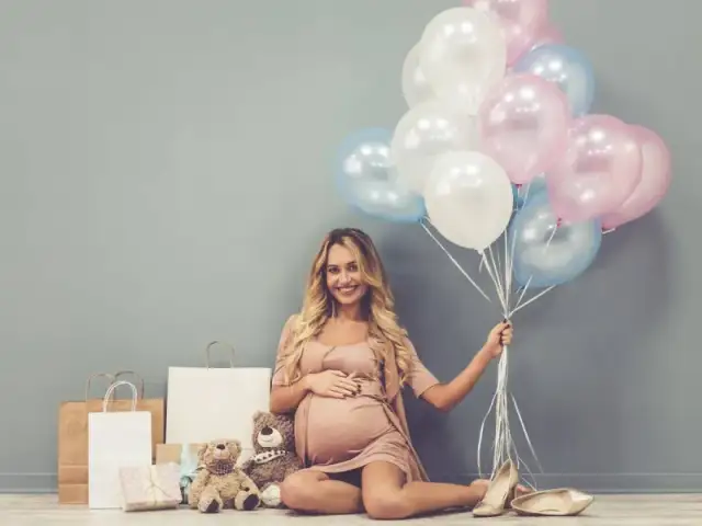 Czego życzyć kobiecie w ciąży? Inspirujące życzenia pełne wsparcia