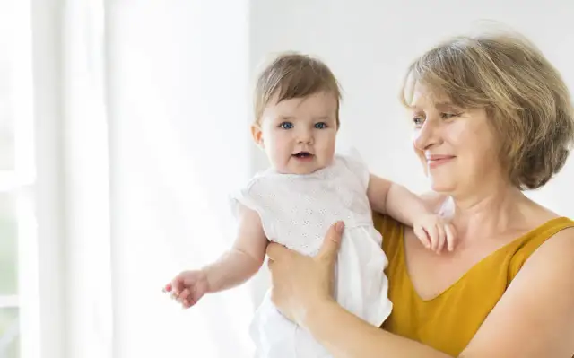 Kiedy niemowlę zaczyna wodzić wzrokiem? Kluczowe etapy rozwoju