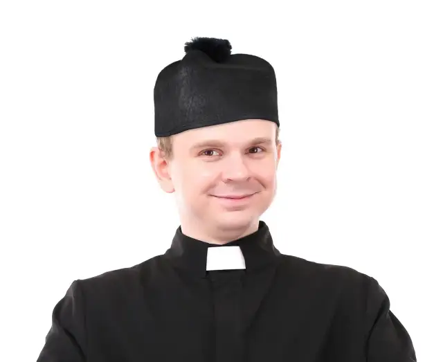 Jak się nazywa czapka księdza? Poznaj tajemnice biretu i jego historię