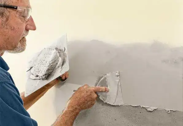 Jak rozrobić gips budowlany, aby uniknąć grudek i uzyskać gładkość