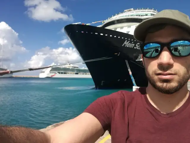 Praca na Statku Bez Kwalifikacji: Szanse na Tankowcach, Statkach Towarowych i Promach