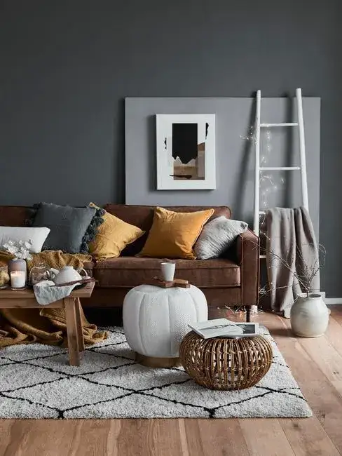 Jakie kolory pasują do szarego w salonie, aby ożywić wnętrze?