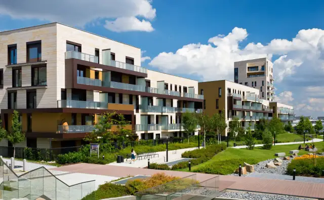 Ile kosztuje wybudowanie bloku mieszkalnego? Poznaj ukryte koszty