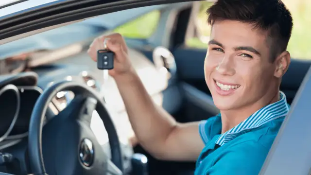 Jakie auto kupić dla młodego kierowcy, aby uniknąć kosztownych błędów?