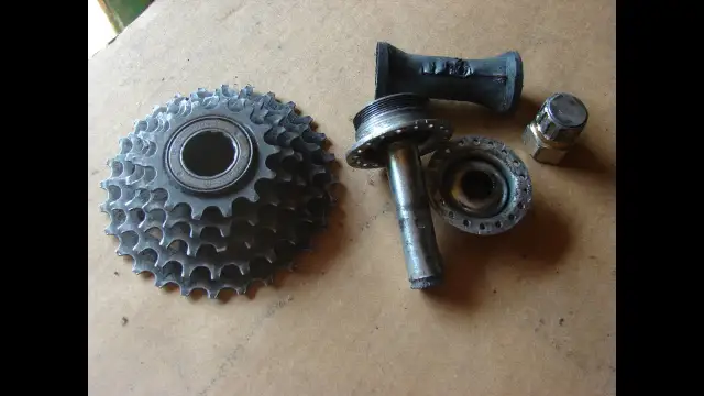 Jak odkręcić tylną zębatkę w rowerze - proste kroki, które musisz znać