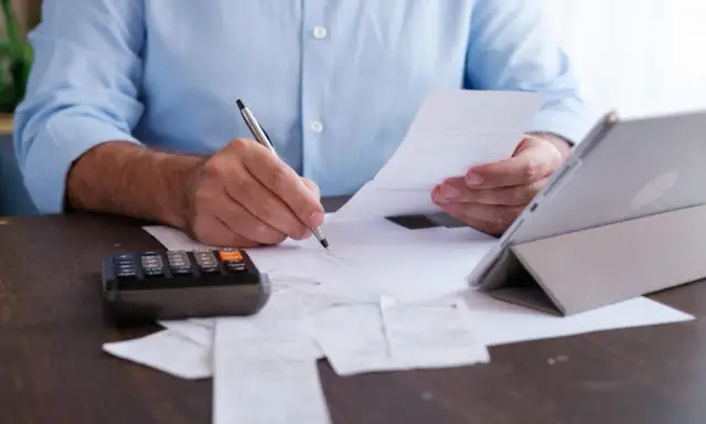 Czy doradca podatkowy to prawnik? Odkryj kluczowe różnice i fakty