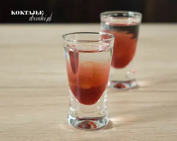 Wściekły pies drink – poznaj przepis na wyjątkowy shot, który zaskoczy