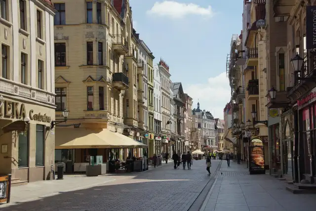 Gdzie na drinka w Toruniu? Odkryj najlepsze miejsca na wieczór