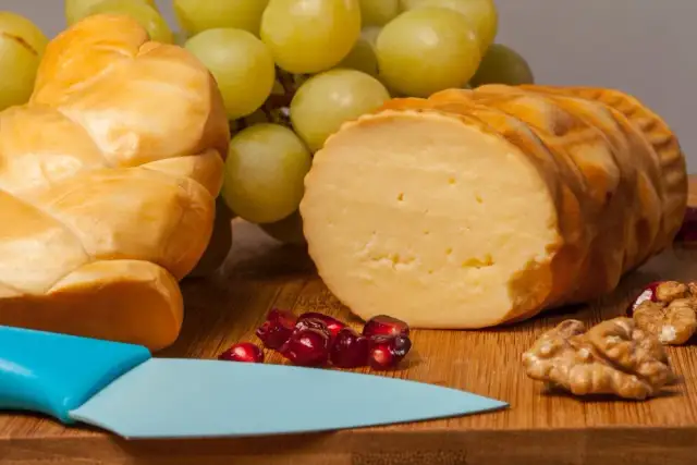 Jak zrobić oscypek z twarogu - łatwy przepis na ser a'la oscypek