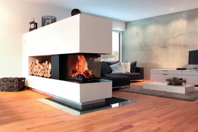 Jaki kominek do salonu 40m2? Wybierz idealny model i moc