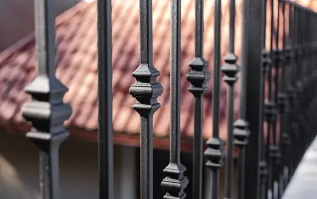 Czym pomalować balustradę metalową, aby uniknąć rdzy i zniszczeń?