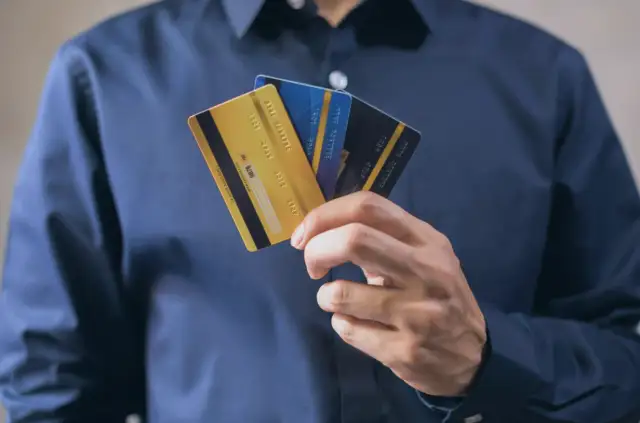 Jak Polska wykorzystuje blokowanie domen i kontrole pośredników płatności, aby ograniczyć działalność zagranicznych platform internetowych?