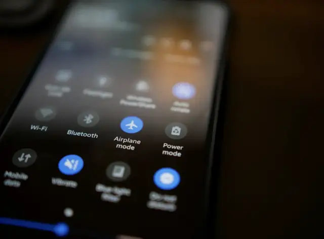 Tryb samolotowy – tylko do latania? Zaskakujące zastosowania w codziennym życiu