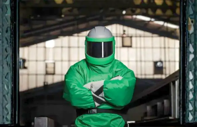 Kombinezon do piaskowania – ochrona, która realnie wpływa na bezpieczeństwo i wydajność pracy