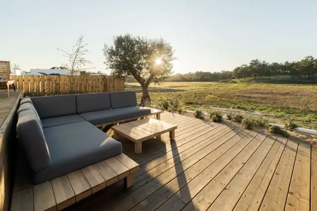 taras z drewnianą podłogą