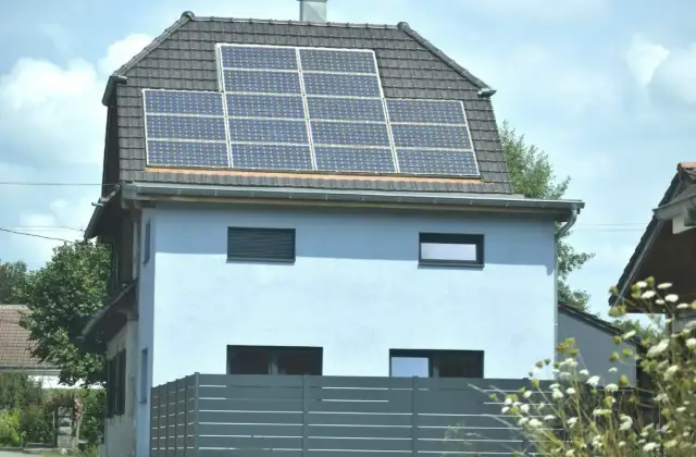 Co się dzieje z nadwyżkami energii słonecznej w polskich instalacjach fotowoltaicznych wiosną