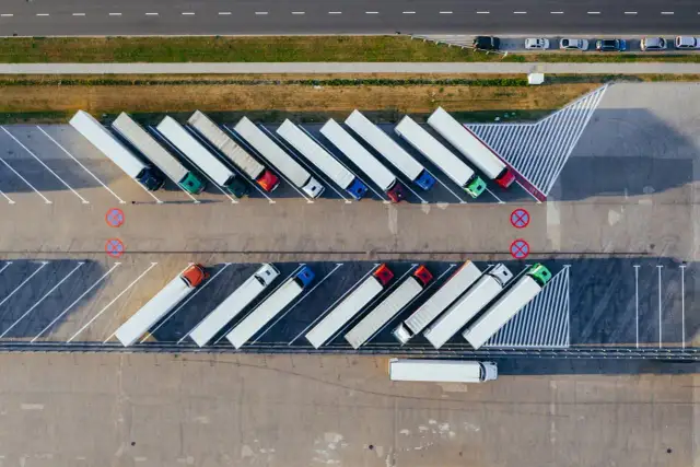 Cyfrowa rewolucja w transporcie: program dla firmy transportowej jako serce nowoczesnej logistyki