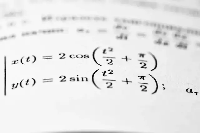 Co obejmują kursy maturalne z matematyki? Sprawdzamy!