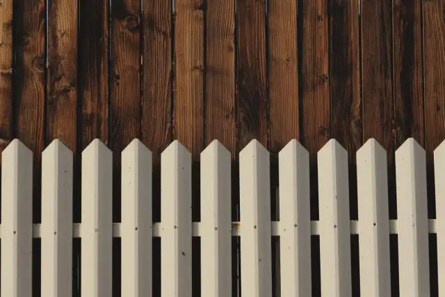 Naturalne materiały wokół domu – dlaczego wracają do łask?