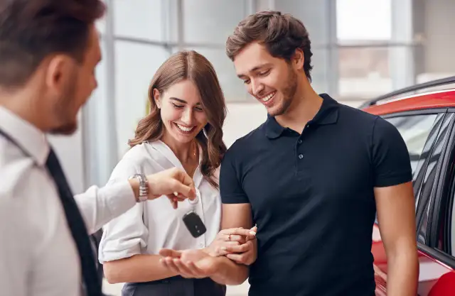 Na co zwrócić uwagę przed zakupem auta w salonie?