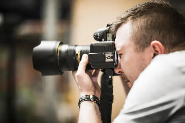 Jakie obiektywy do lustrzanki wybrać, aby poprawić swoje zdjęcia?