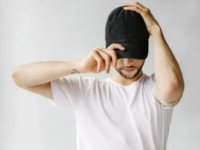 Jak zmniejszyć czapkę z daszkiem? Oto sprawdzone metody na idealne dopasowanie