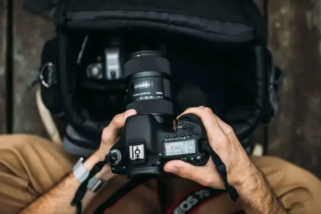 Jak wybrać idealny obiektyw stałoogniskowy – poradnik dla fotografów