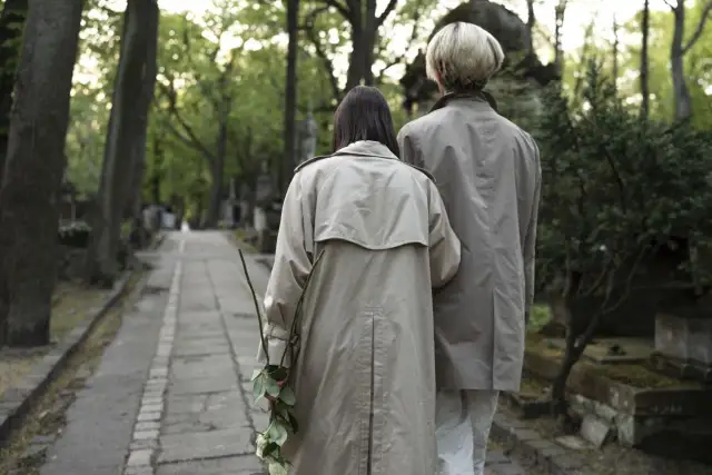 Kto zarządza cmentarzem parafialnym i jakie ma obowiązki?