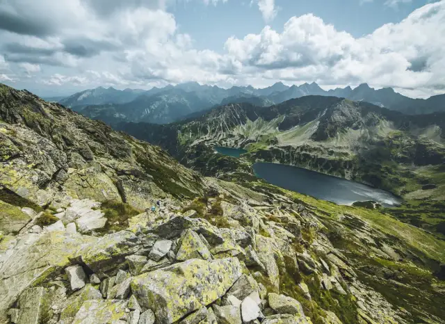 Szlak na Kozi Wierch z Doliny Pięciu Stawów: praktyczny opis całej trasy