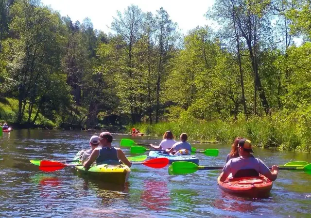 Spływ kajakowy Bory Tucholskie z noclegiem – idealny relaks i przygoda