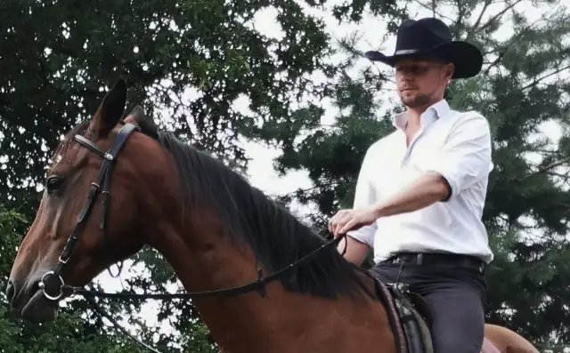 Co nosi kowboj? Odkryj tajemnice tradycyjnego stroju kowboja