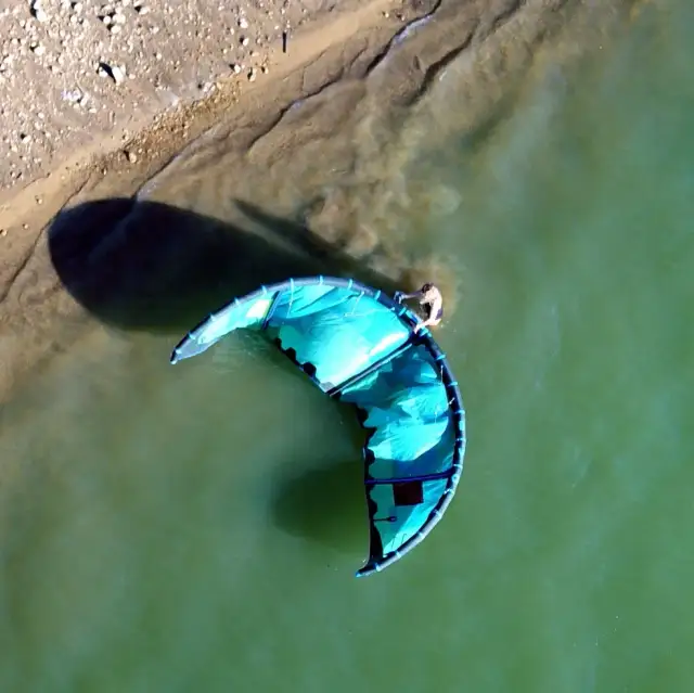 Jaki latawiec do kitesurfingu wybrać, aby uniknąć błędów?