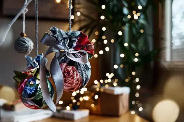 Jak zrobić samemu bombki – proste kroki i pomysły na piękne dekoracje świąteczne