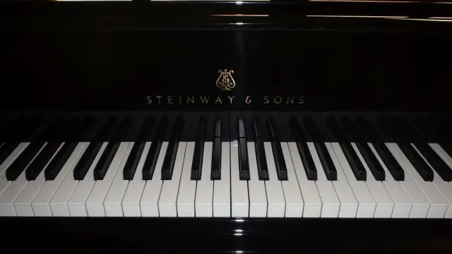 Ile waży fortepian Steinway? Zaskakujące różnice między modelami