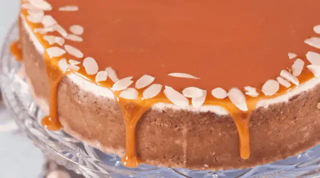 Jak zrobić polewę karmelową do ciasta? Prosty przepis krok po kroku