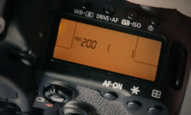 Jak ustawić ISO w aparacie, aby uniknąć złych zdjęć w nocy