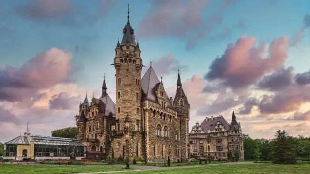 Zamek w parku narodowym: historia, atrakcje i tajemnice zamków wśród przyrody