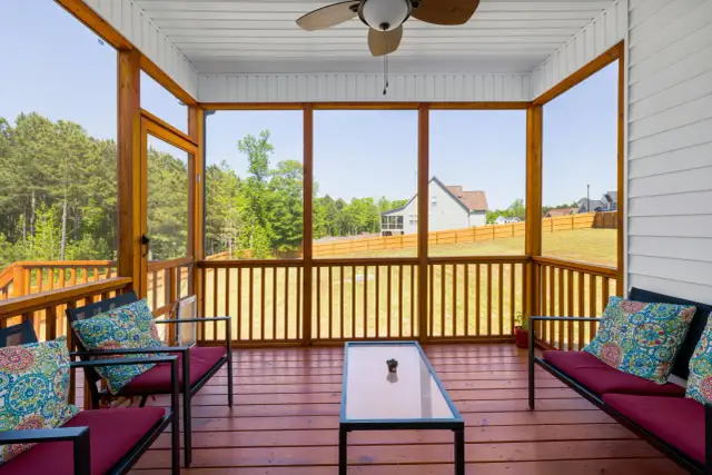 Lakier czy olej: Czym zabezpieczyć drewniany taras?