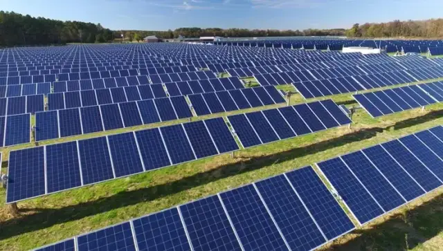 Fotowoltaika na francuskich winnicach: ekologiczne rozwiązania z Bordeaux