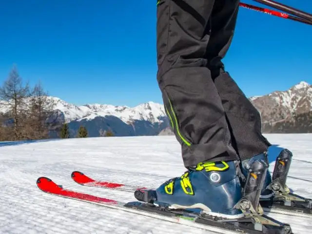 Jakie narty dla średniozaawansowanych - uniknij błędów przy wyborze