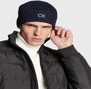 Ile kosztuje czapka Calvin Klein? Porównaj ceny i znajdź okazje