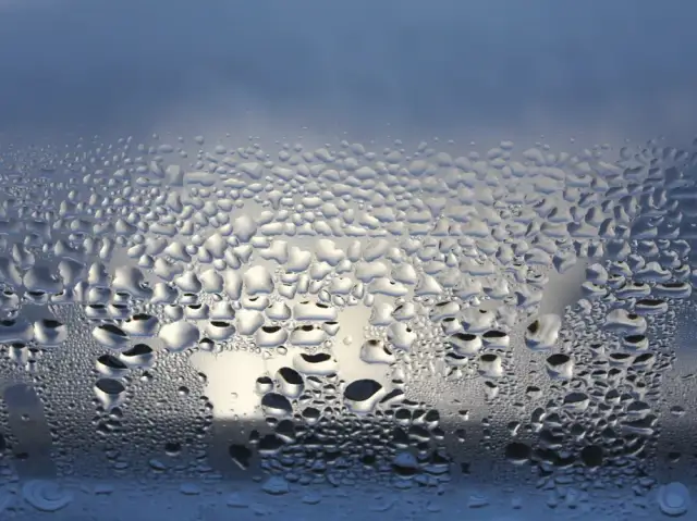 Jak pozbyć się wilgoci z łazienki: 7 skutecznych metod - poradnik