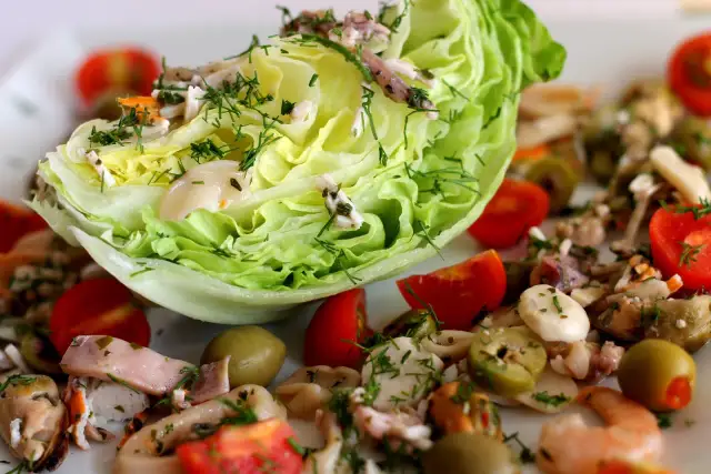 Najlepsze sałatki do owoców morza, które zachwycą Twoje podniebienie